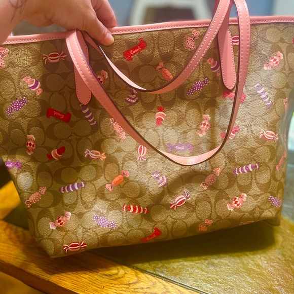 Coach tote/purse with candies - Picture 4 of 4